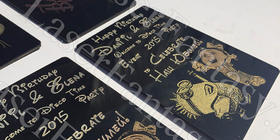 Пригласительные открытки из черного оргстекла с лазерной гравировкой: 100х150х3мм.