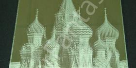 Объемное лазерное изображение кремля. Гравировка выполнена с лицевой стороны зеркала. Дорогие зеркала. Зеркальные стеновые панели