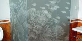 Дизайн кабины. Интерьер ванной комнаты. Душевые кабины фото. Услуги лазерной гравировки. Гравировка на стекле