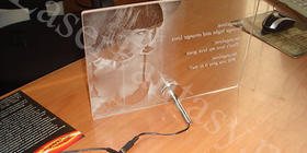 Гравировка сувениров и подарков. С подсветкой и без подсветки. Размеры разные