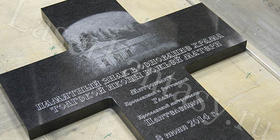 Гравировка на граните "Неро Зимбабве". Крест 540х720х30мм. Памятники. Колумбарии.