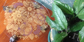 Необычный подарок - подставка из стекла  Д400мм с нанесением рисунка лазерной гравировкой.