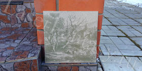 Фото природы: гравировка на керамограните в цвете.